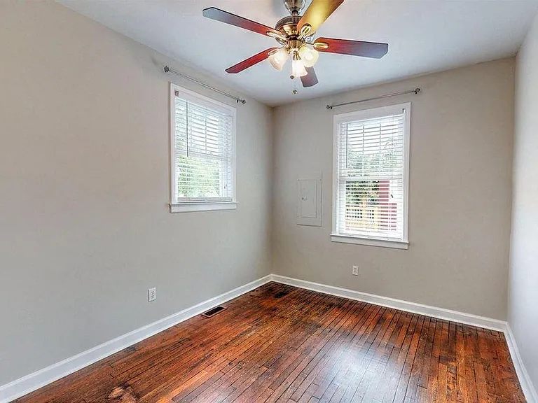 1122 Benton St — Photo 15