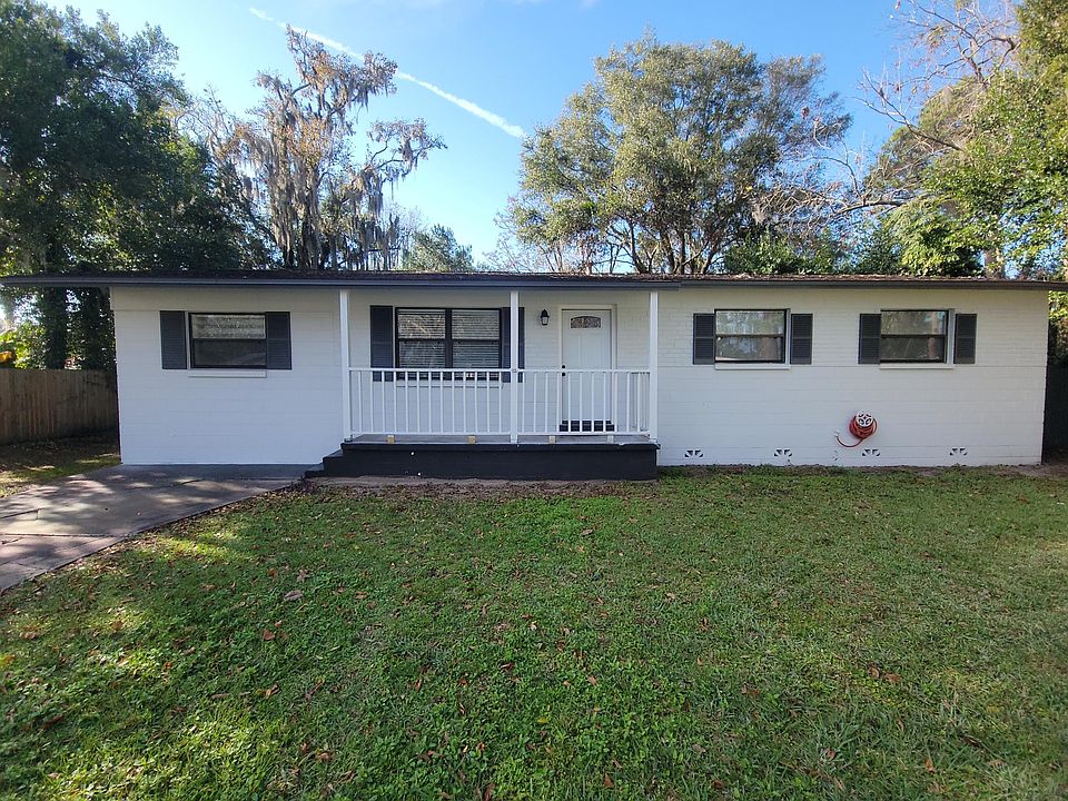1st image of 178 SE Golf Club Ave