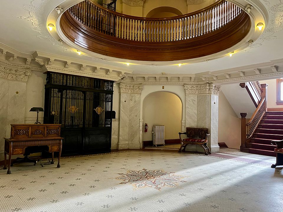 Building atrium