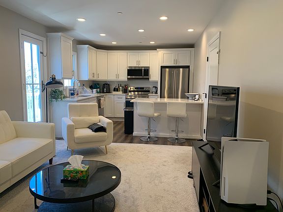 3rd image of 269 Bayville Ave #2