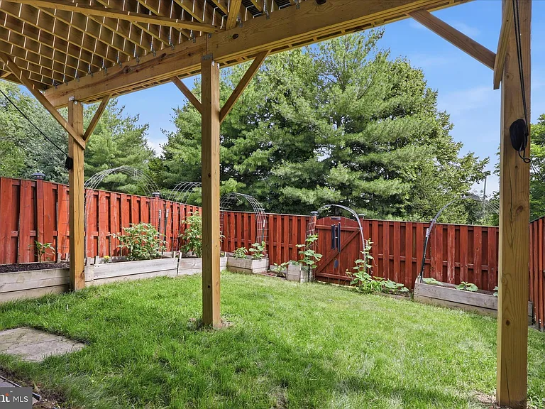812 Sydney Ter NE — Photo 36