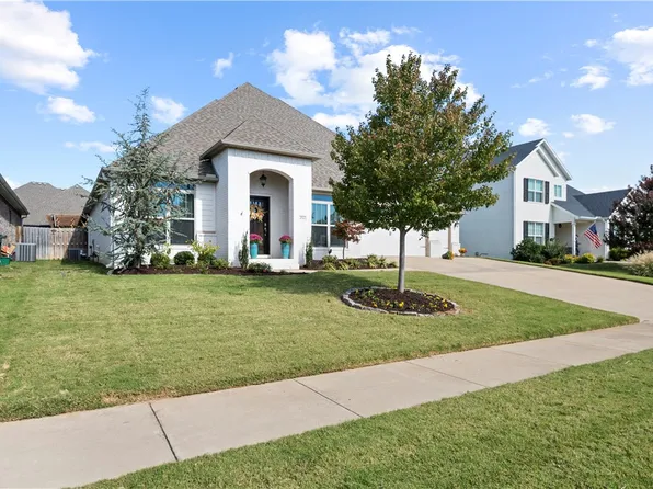 4764 W Crossvine Dr, Fayetteville, AR 72704