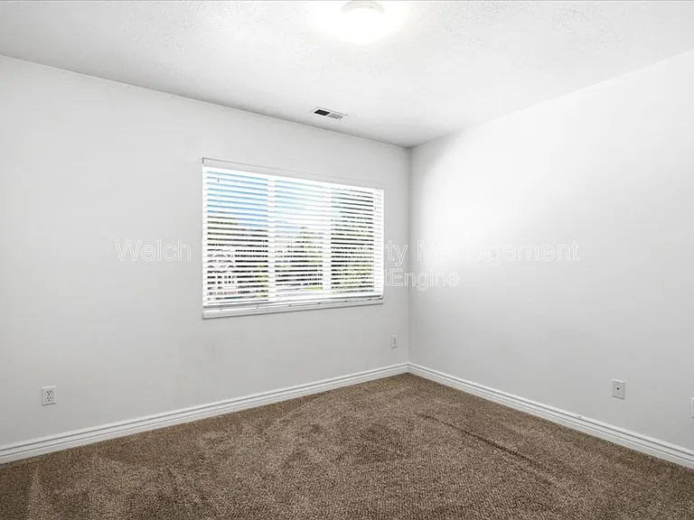 672 E Clearwater Dr N — Photo 24