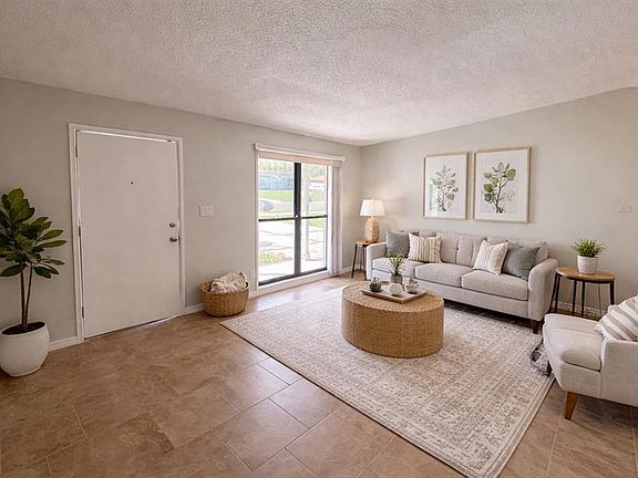 4th image of 3823 Pine Ridge Rd