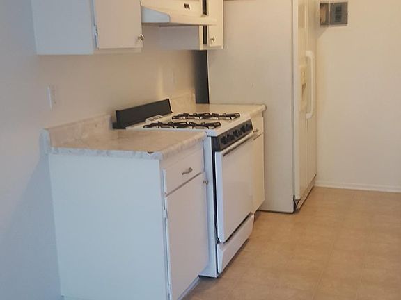 3rd image of 114 E 20th St APT 11