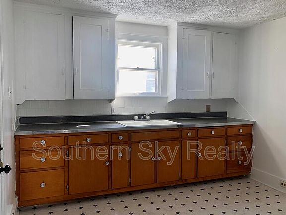 4th image of 79 Brighton Dr