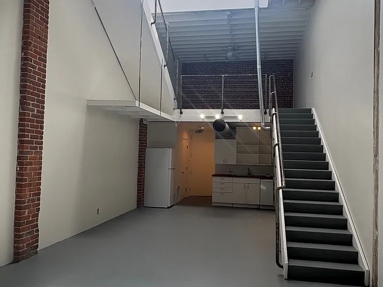 Daisy Studios/Lofts — Photo 19