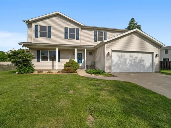 1109 Royal Pointe Dr, Bloomington, IL 61704