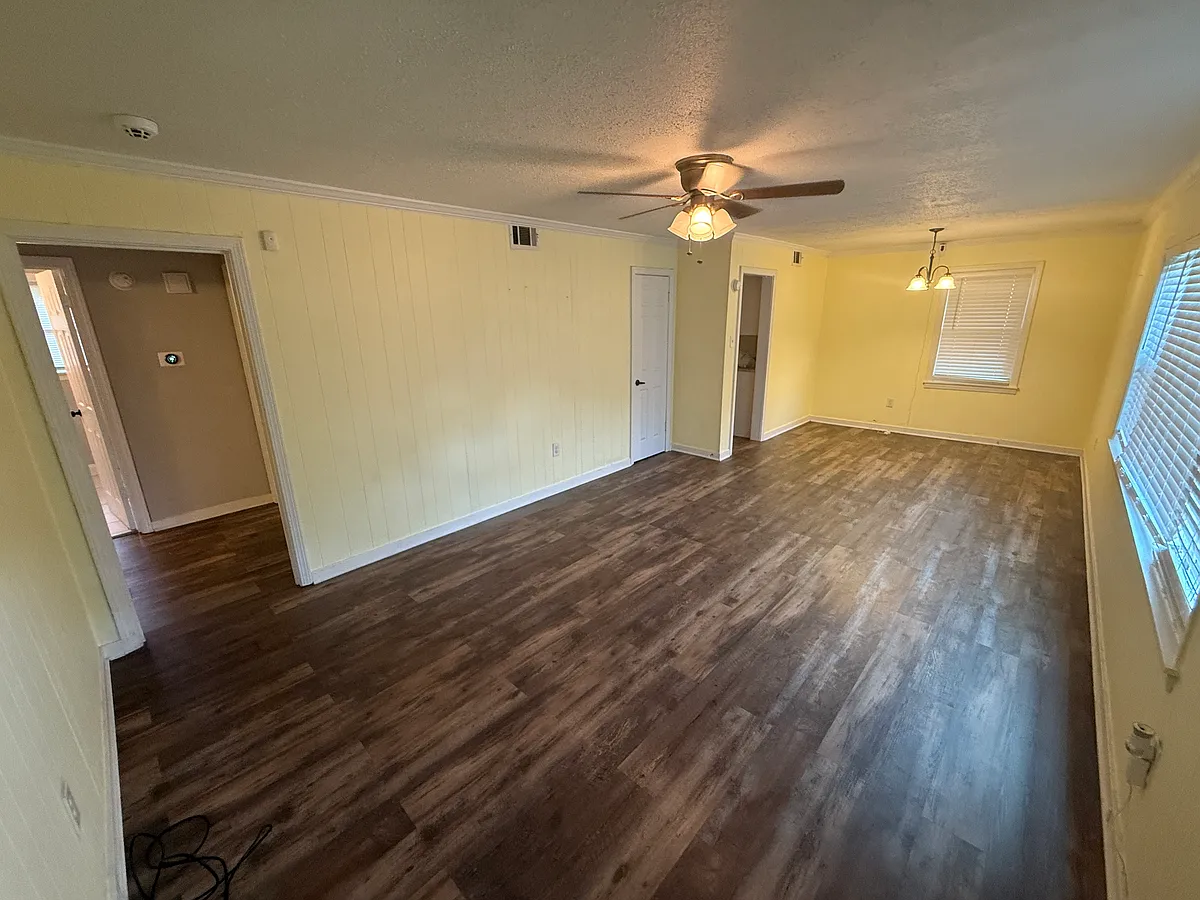 Building Photo - 205 Pecan Park Dr