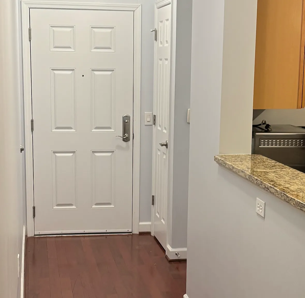 2 bed, 903 sqft, $3,200 — Photo 3