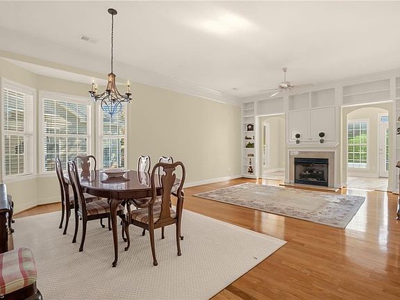 3rd image of 2417 Old Towne Dr