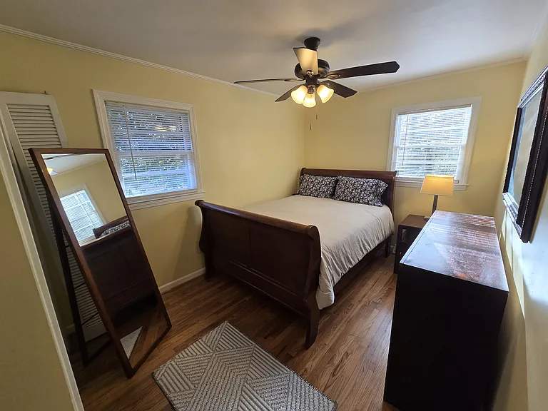 242 W Castle Dr — Photo 15