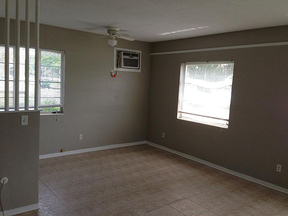 2nd image of 230 Mirror Lake Dr N APT B1