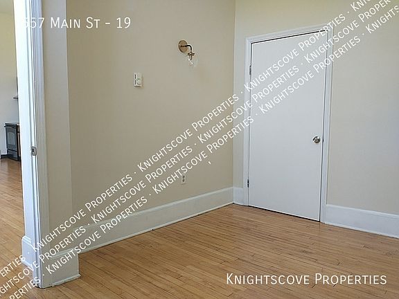 5th image of 1557 Main St #19
