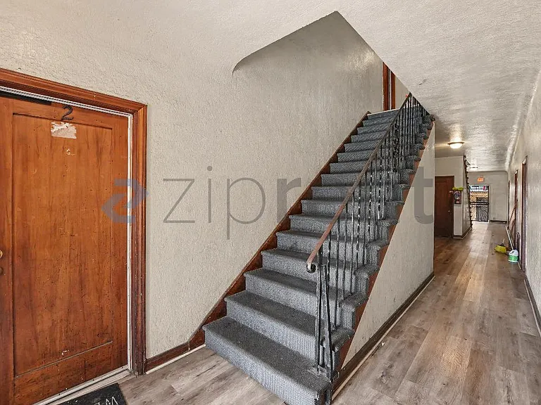 2633 E 56th St #5 — Photo 3
