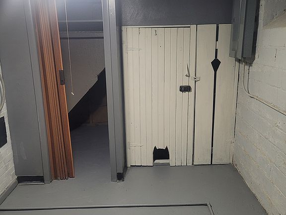 3rd image of 4202 Maplecrest Ave