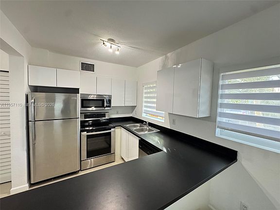 3rd image of 8035 Crespi Blvd APT 1