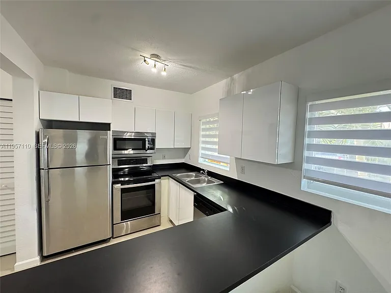 8035 Crespi Blvd #1 — Photo 3