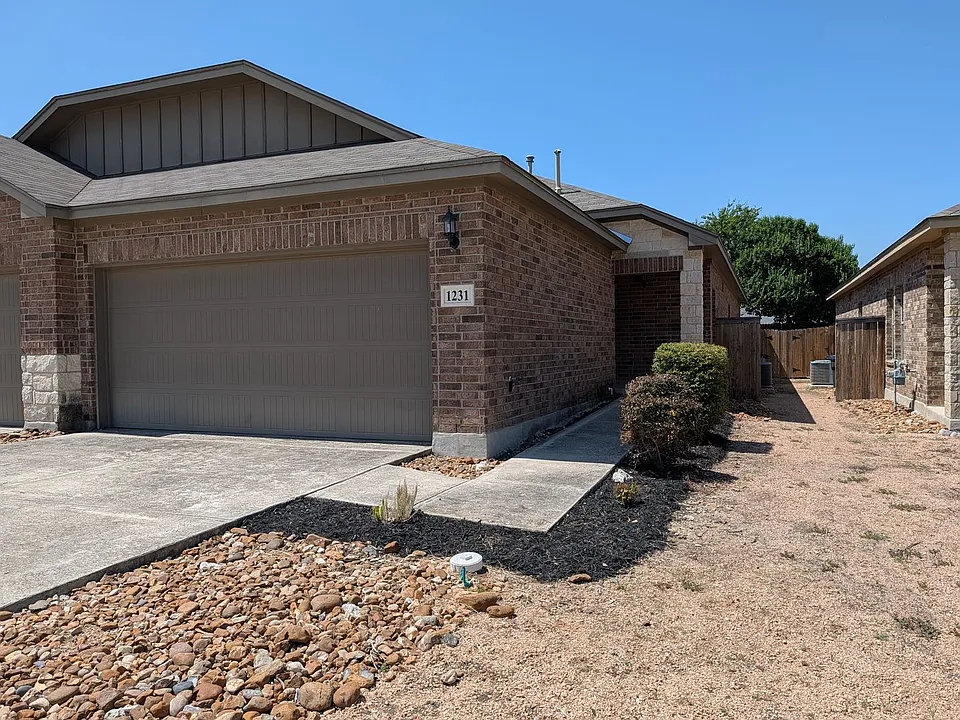 1231 Old FM 306