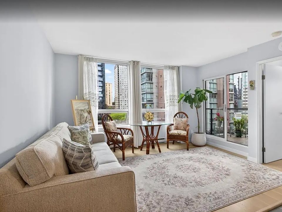 1st image of 811 Helmcken St #1