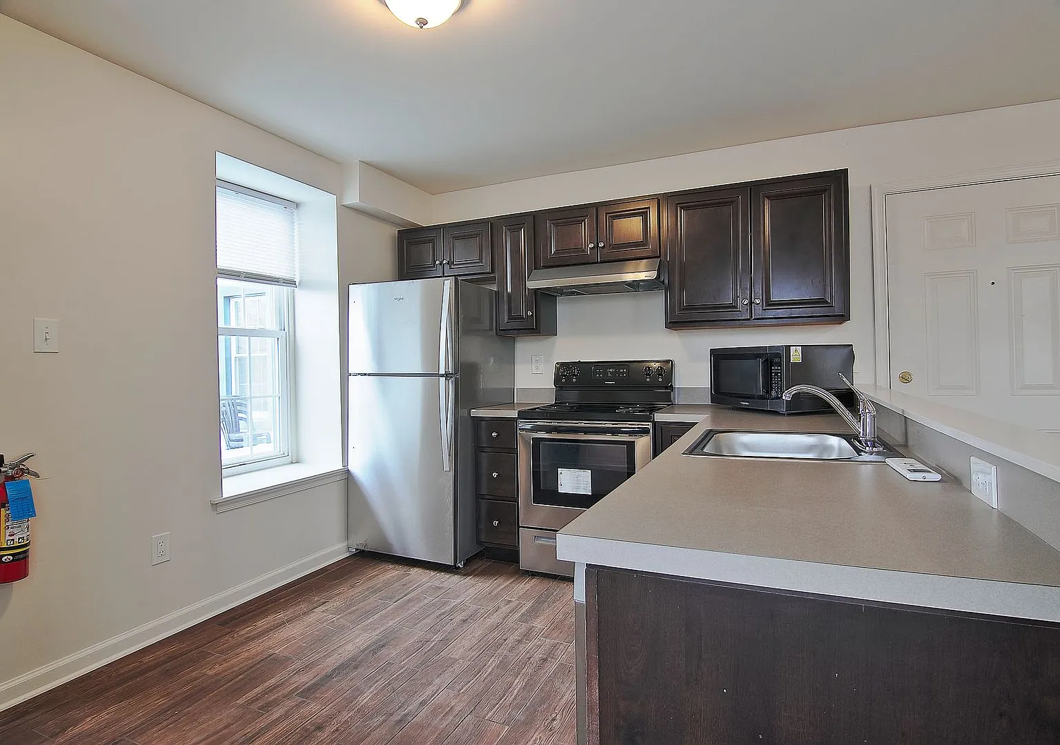 990 East High St — Photo 3