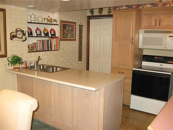 4th image of 422 Mecklem Ln