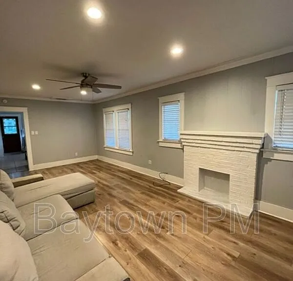 203 W Haya St — Photo 3