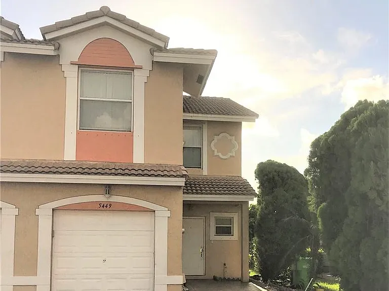 5449 NW 90th Ave — Photo 1