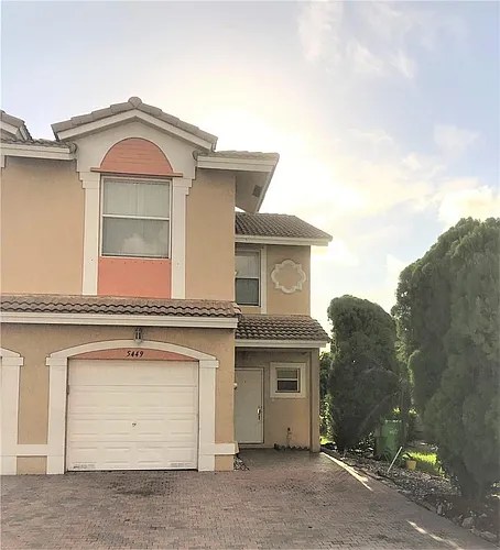 5449 NW 90th Ave Photo 1