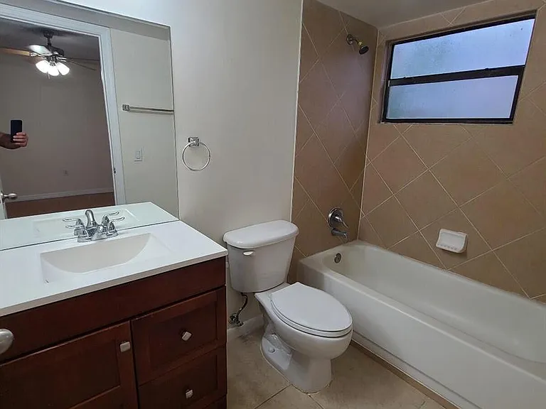 1547 Lake Crystal Dr #A — Photo 14