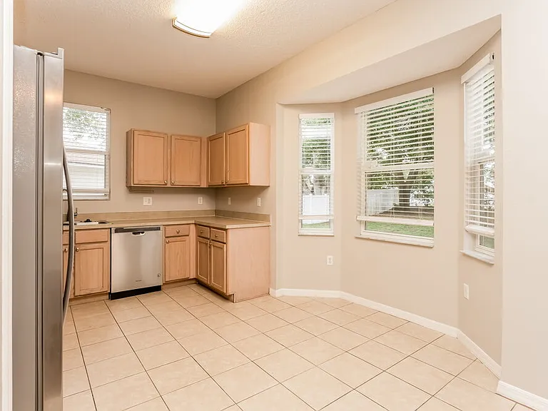 233 Bluff Pass Dr — Photo 8