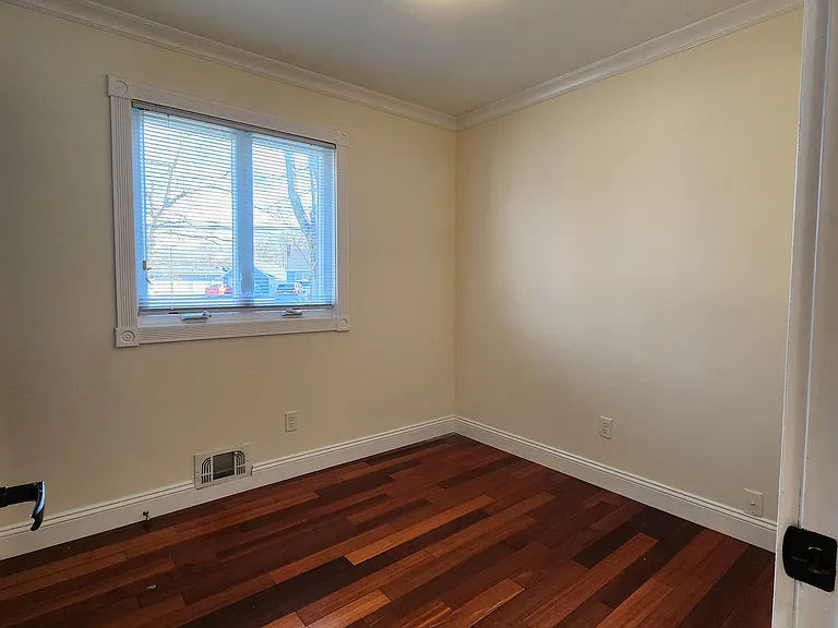 1029 Merriam Rd — Photo 11