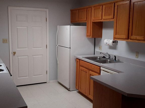 3rd image of 420 E 9th St APT 3
