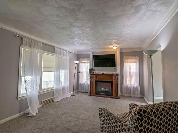 4th image of 13504 S Parkway Dr