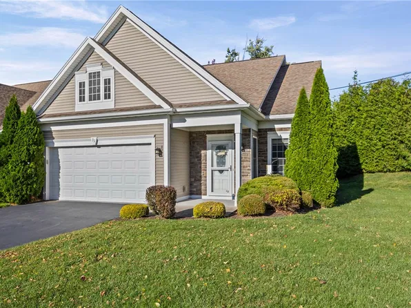 31 Silverwood Cir, East Rochester, NY 14445