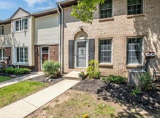 208 Stepping Stone Ln, Orchard Park, NY 14127