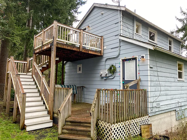 Lower Unit with outdoor patio