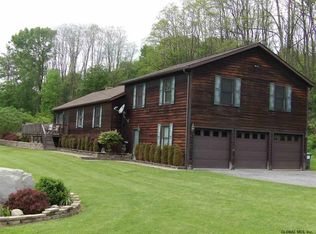 135 Poplar Dr, Amsterdam, NY 12010