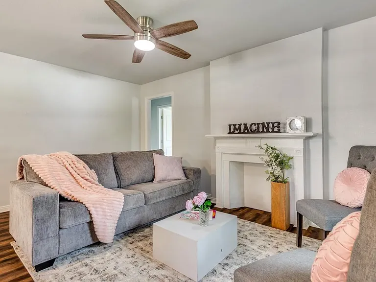 3241 Sandage Ave — Photo 5