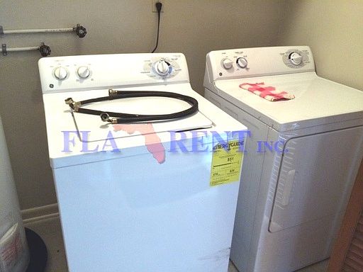 3rd image of 1028 Golfside Dr