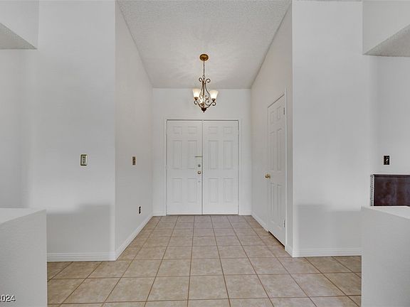 4th image of 1616 Leatherleaf Dr