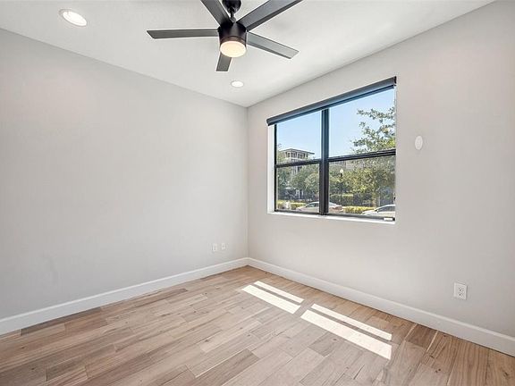 4th image of 401 N OREGON AVENUE #9