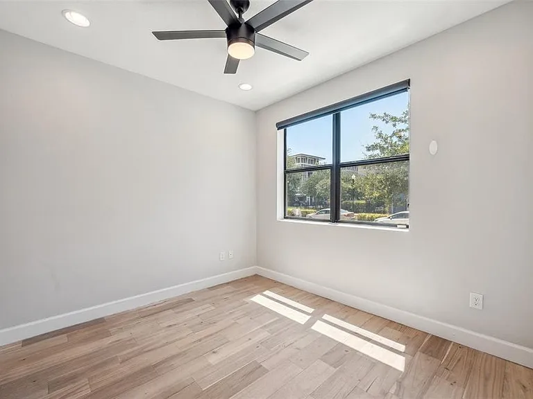 401 N Oregon Ave #9 — Photo 4