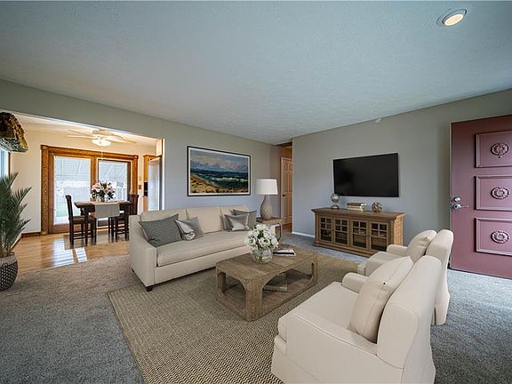 3rd image of 35612 Glen Dr