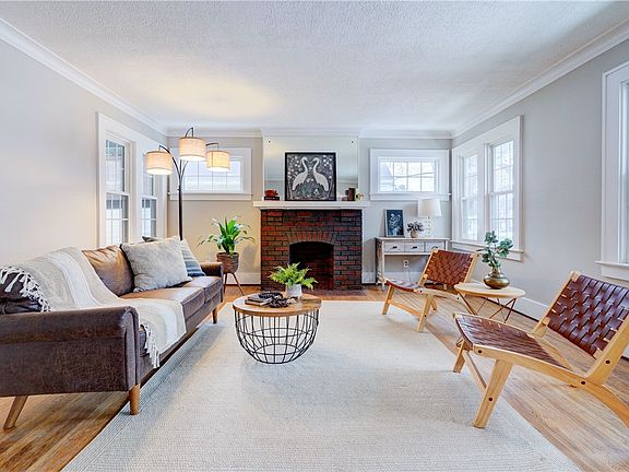 2nd image of 2340 Titus Ave