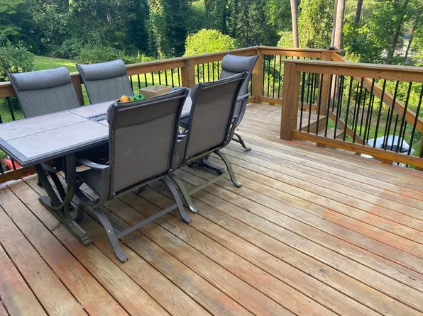 1633 Pineview Dr, Raleigh, NC 27606