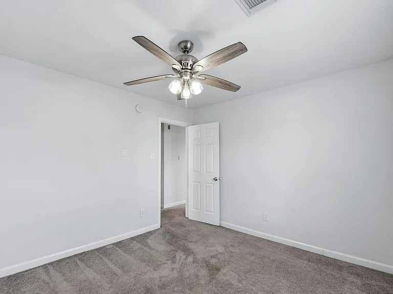 11710 Fossil Rock Ln — Photo 23