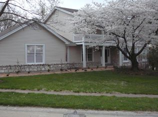 15933 Woodlet Park Ct, Chesterfield, MO 63017