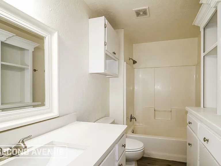 1521 S Blackwelder Ave — Photo 12