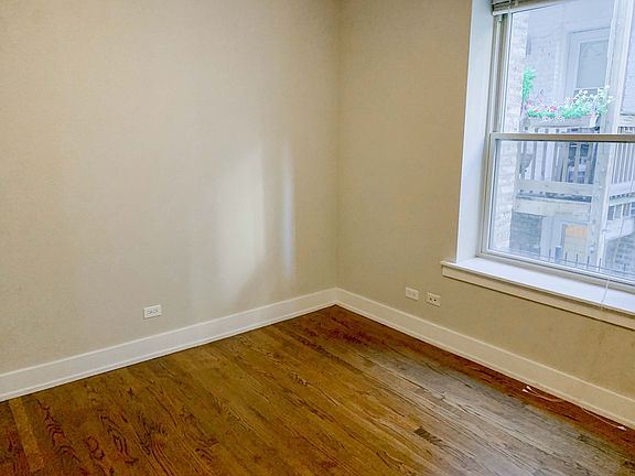 3rd image of 5053 N Winchester Ave #1W